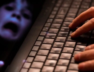 Συνελήφθη 21χρονος αλλοδαπός για πορνογραφία ανηλίκων μέσω διαδικτύου